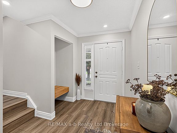 4th image of 1182 Sprucedale Rd