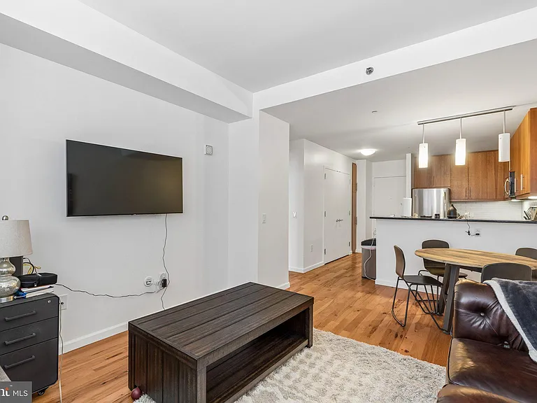1425 Locust St #4E — Photo 4