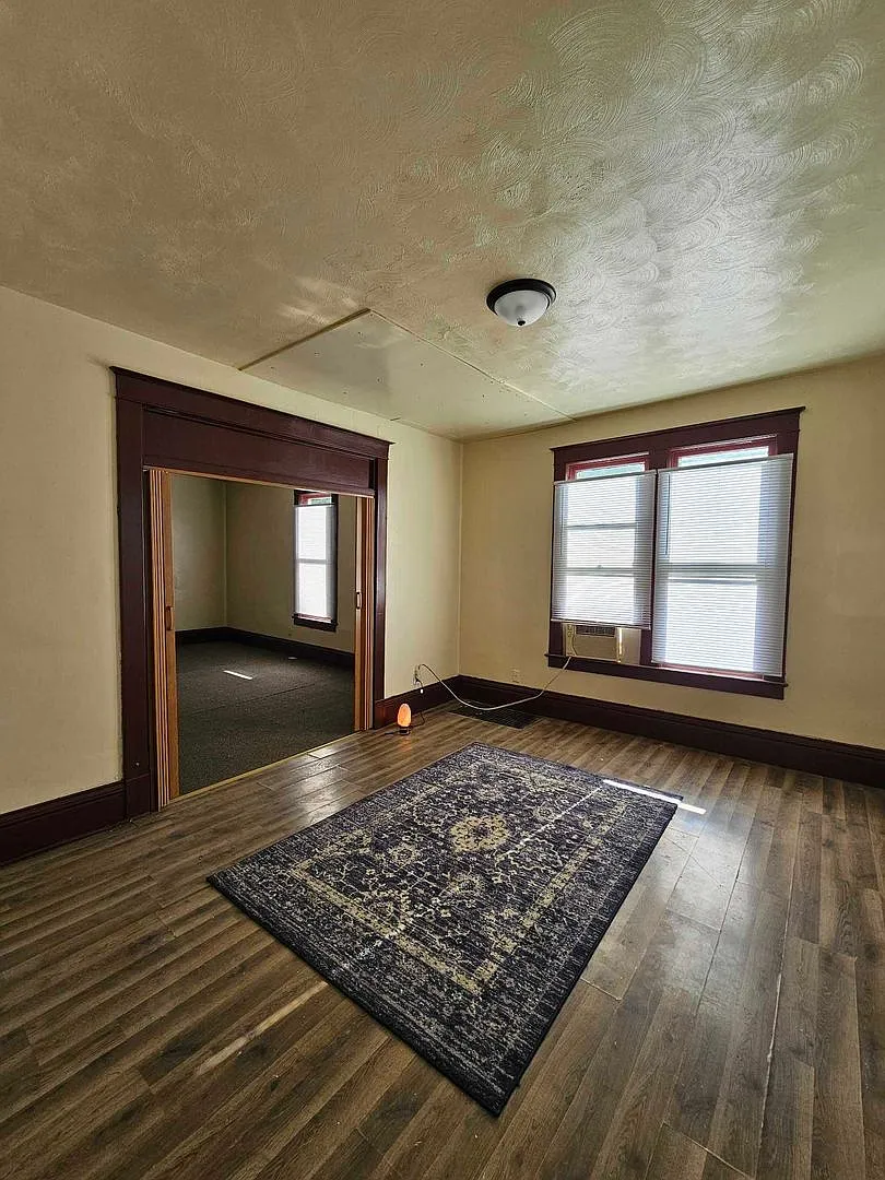 812 E. Cantrell St. 2-bedroom, 1 bath with option for 3rd bedroom on main — Photo 2