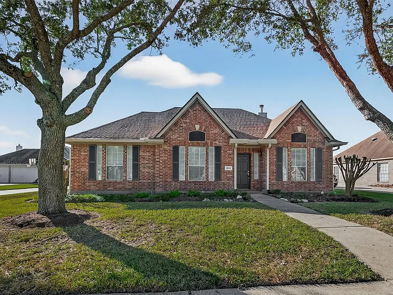 2834 Martina Dr — Photo 3