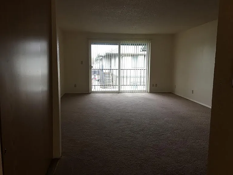 Pine Crest Apartments — Photo 13