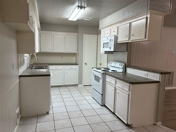 4th image of 7103 Stoney River Dr