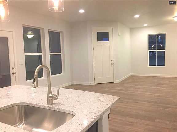 5th image of 2373 N Holbrook Way W