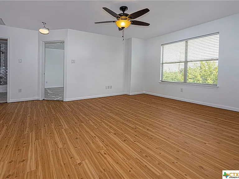 394 Pecan Mdws — Photo 17