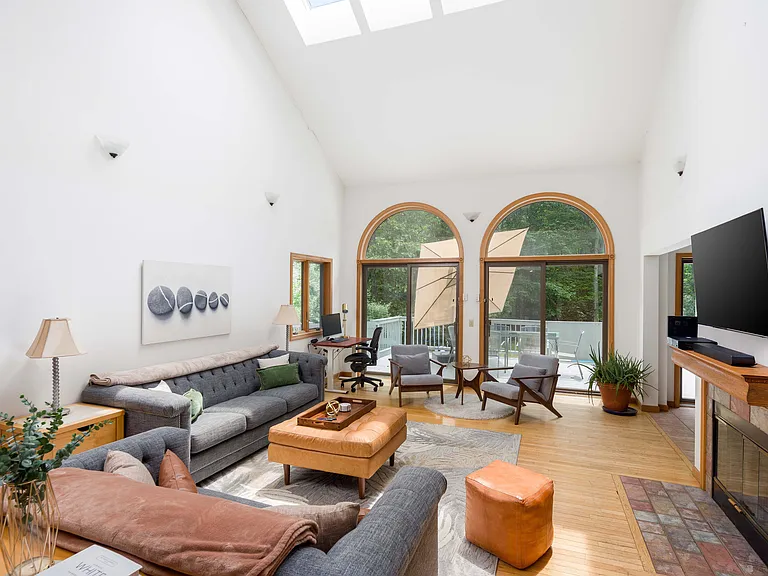 1653 Millstone Rd — Photo 2