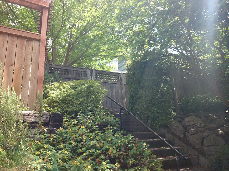 1st image of 2542 Queen Anne Ave N