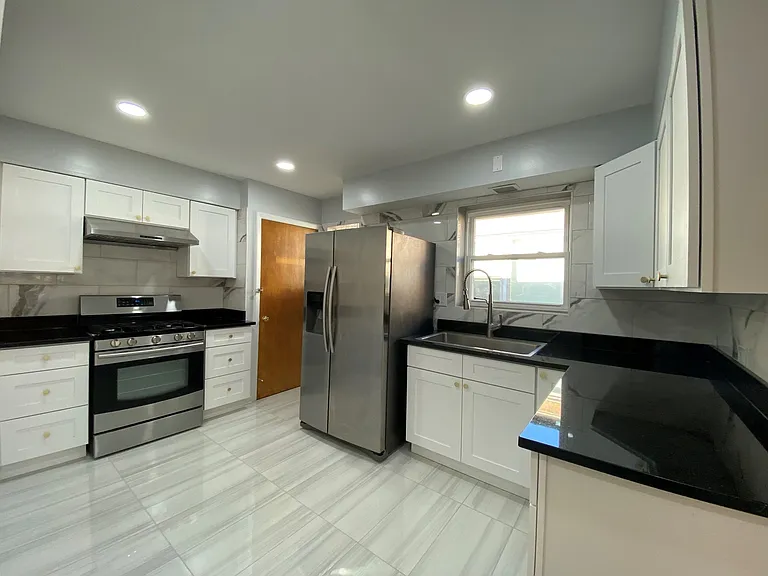 6078 N Troy St — Photo 8