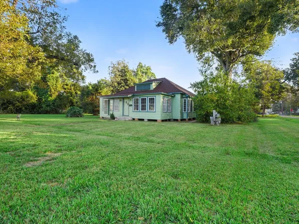 402 N Oak St, Sweeny, TX 77480