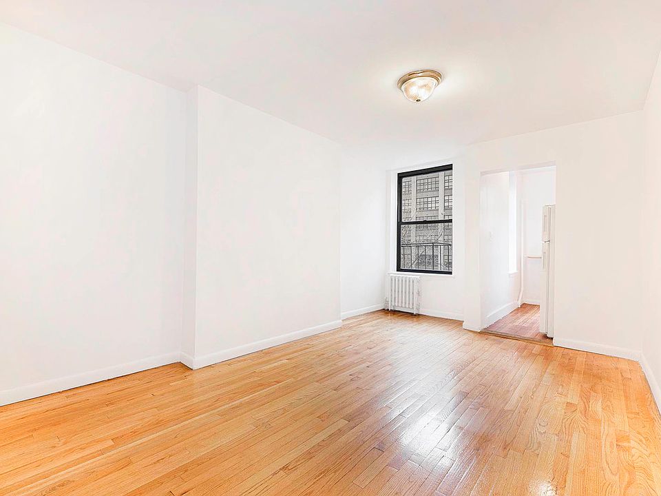 2nd image of 30 Columbia Pl APT 28