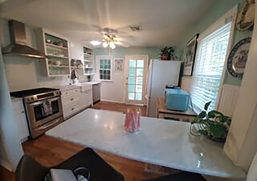 2 bed, 768 sqft, $1,350 — Photo 4