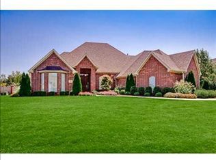 3 Tudor Ln, Rogers, AR 72758