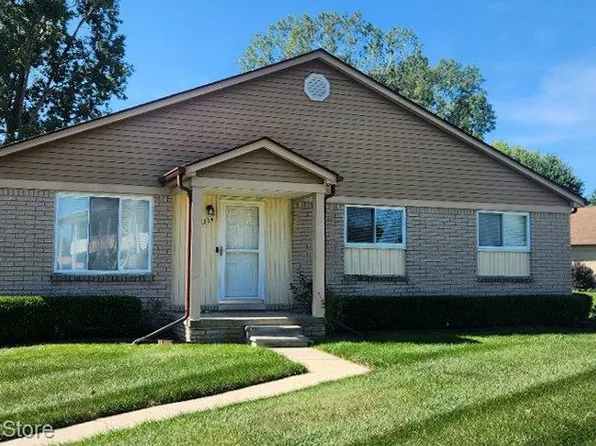 31824 Breezeway, Chesterfield, MI 48047
