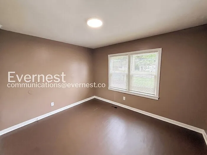 1412 Woodward Rd — Photo 7