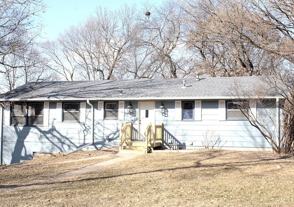 Welcome to 121st Ln NW in the heart of Coon Rapids. Home borders Marshland Park so wildlife is in abundance! Location is highly desirable with area, including Riverdale Mall, Thorpe Park (Outdoor Hockey Rink) and Marshland Trails.