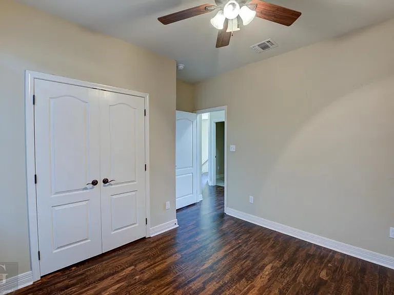 506 Linnhurst Dr — Photo 13