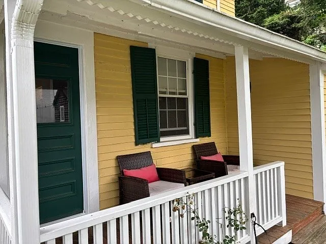 3 bed, 1.5 bath, 1869 sqft, $3,100 — Photo 2