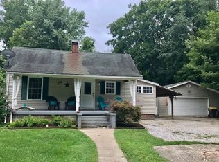 564 N 11th St, Clinton, IN 47842