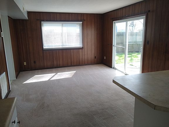 3rd image of 929 Birch Rd