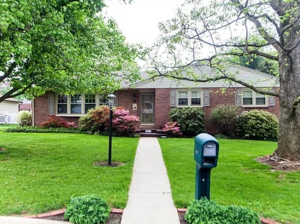 423 Edgewood Dr, Lebanon, PA 17042