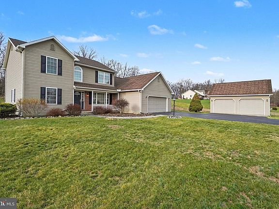 3rd image of 18 Kengrey Dr