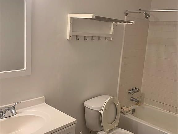 4th image of 2704 Cumberland Ct SE