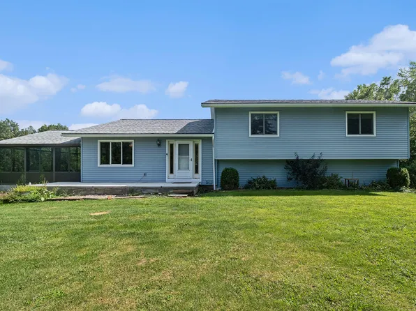 4445 Walsh Rd, Whitmore Lake, MI 48189