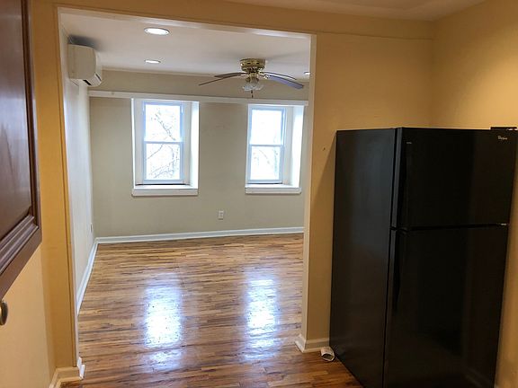 4th image of 7 Woodmont Rd
