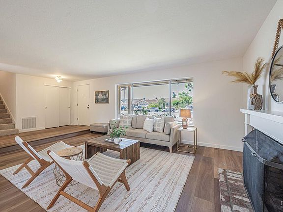 4th image of 905 Catalpa Way