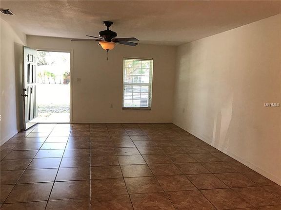 5th image of 2932 Redwood Ave