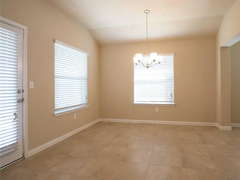624 Carly Ann Ln — Photo 8