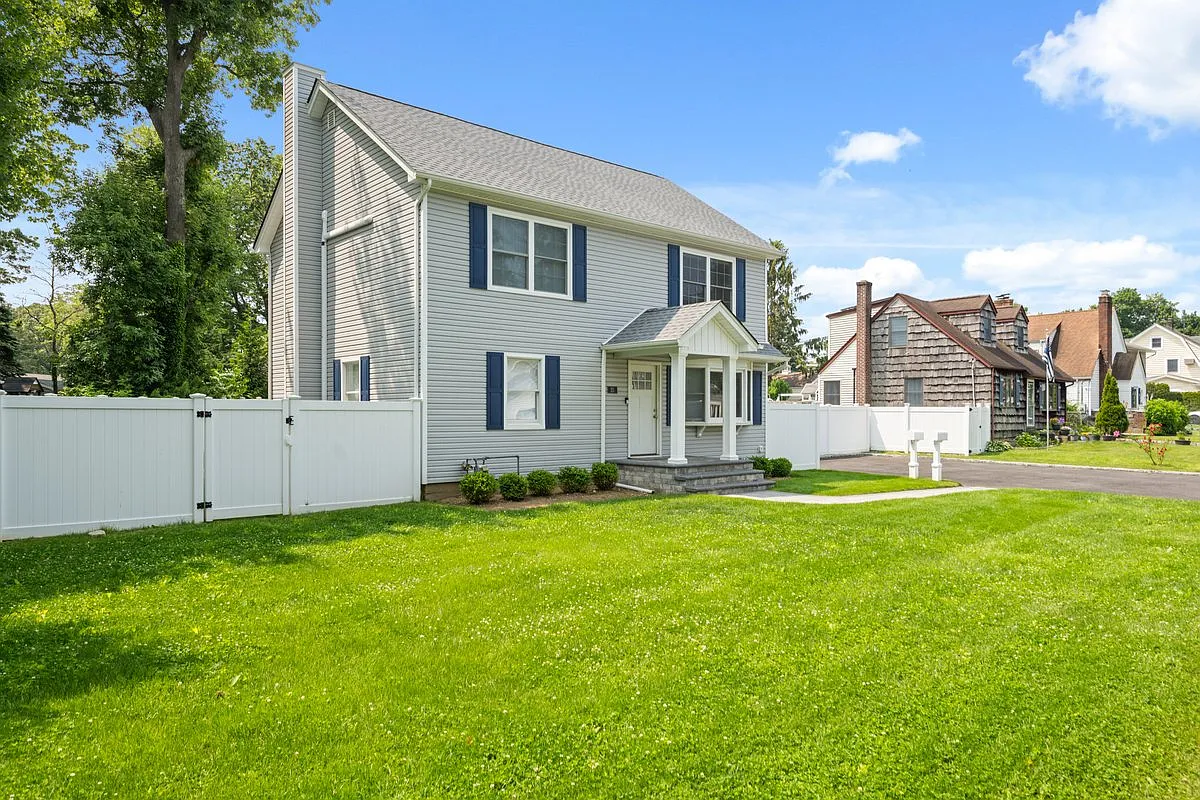 25 Lorraine Ct — Photo 3