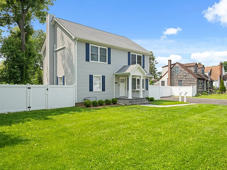 25 Lorraine Ct #1 — Photo 3