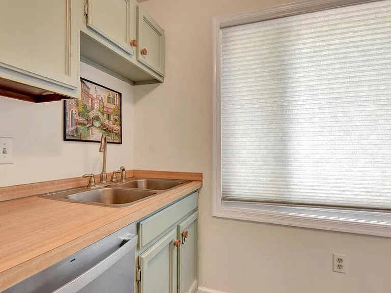 44 Rose Of Sharon Dr #44 — Photo 15