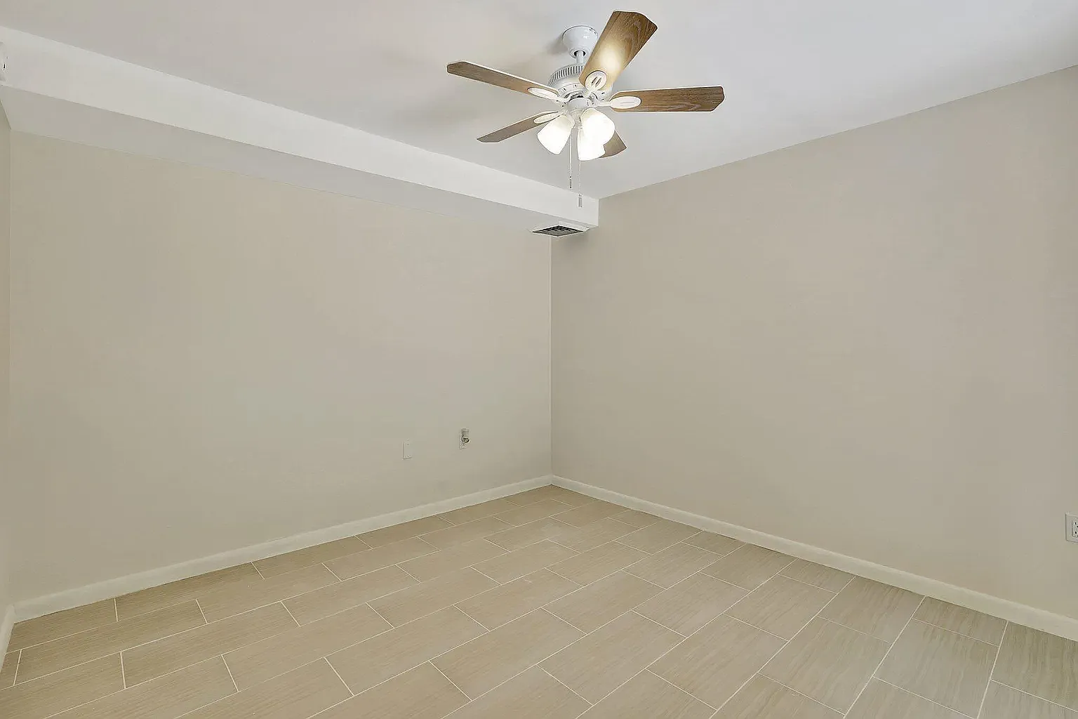 533 5th Ter — Photo 3