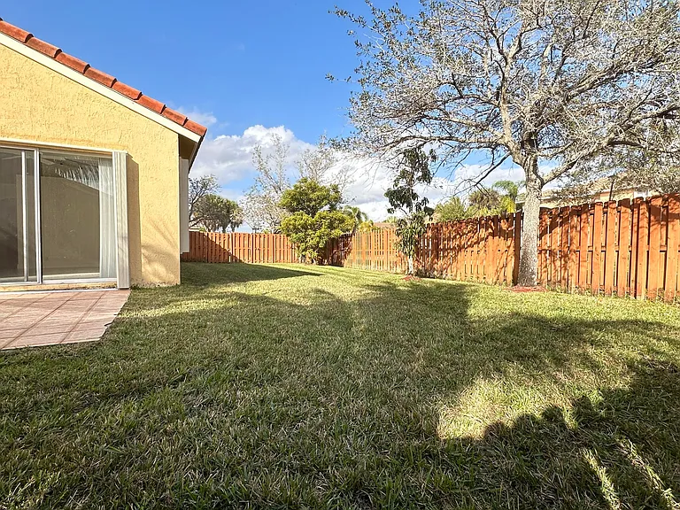 19010 SW 10th St — Photo 50
