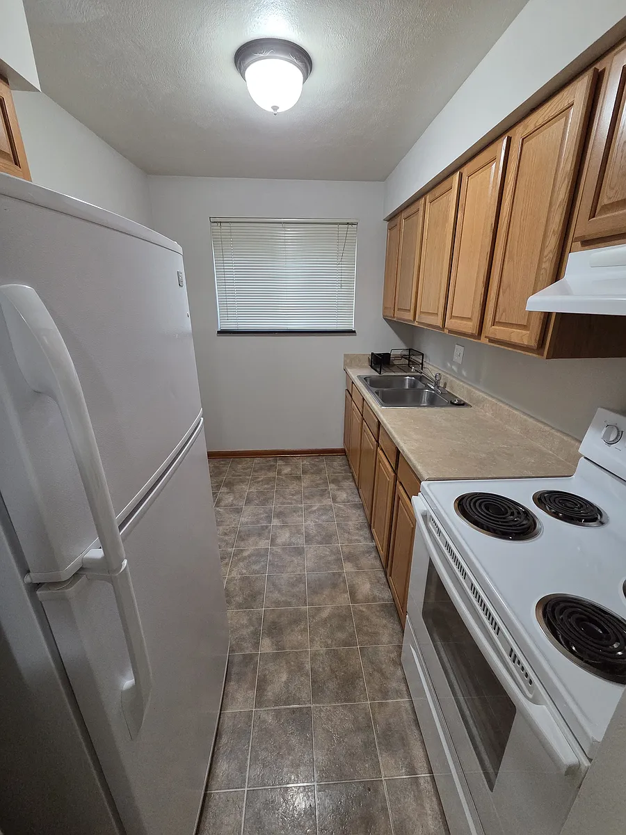 Building Photo - 3069 Southdale Dr #1