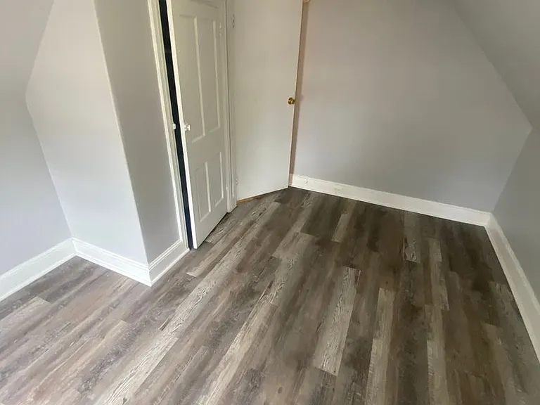 230 Sharon Ave — Photo 2