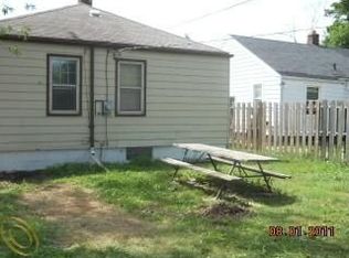 8460 Minock St, Detroit, MI 48228