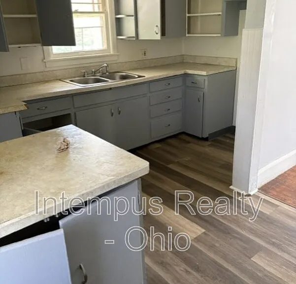 231 Marmion Ave — Photo 2