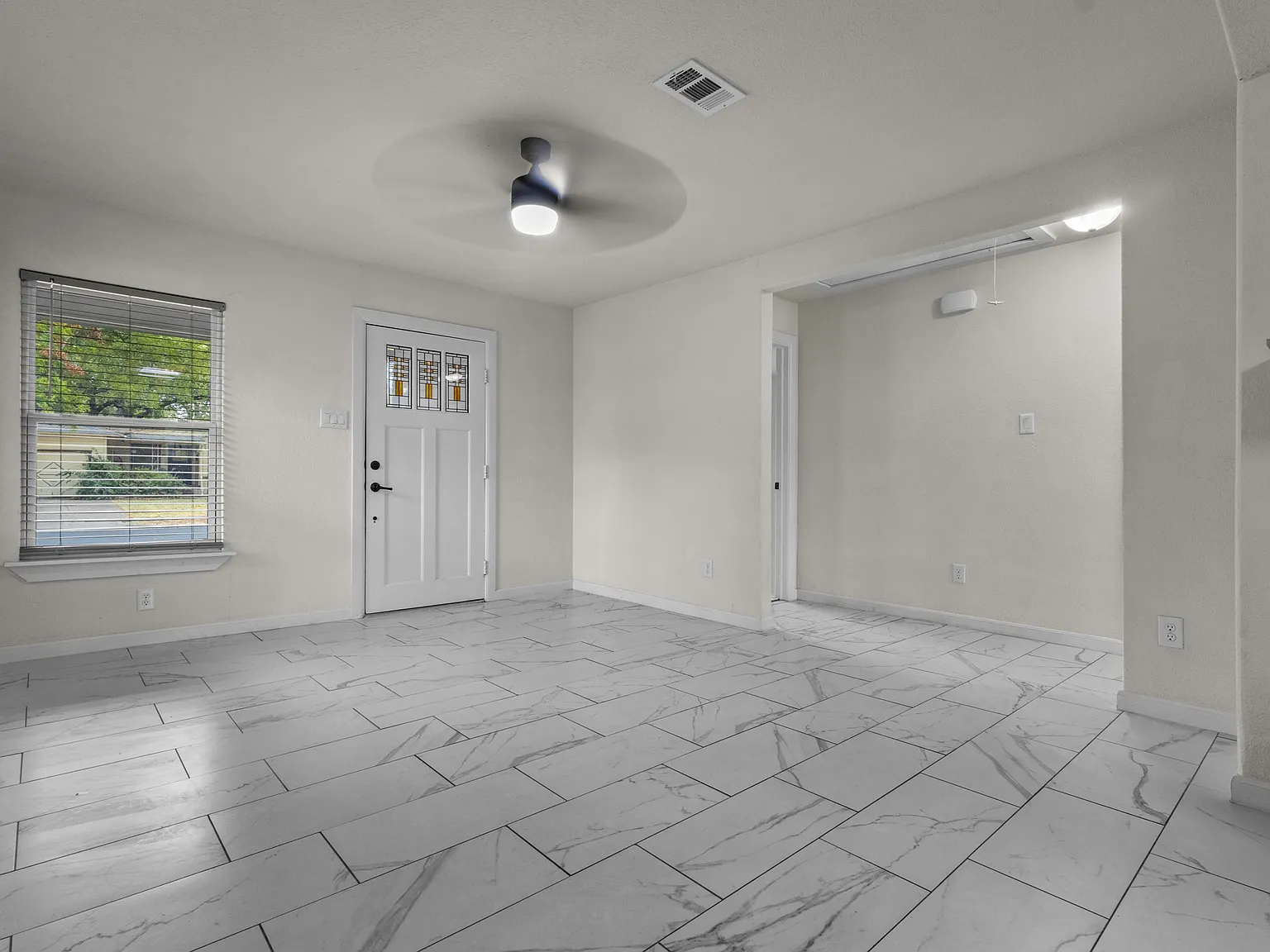4 bed, 1212 sqft, $2,200 — Photo 4