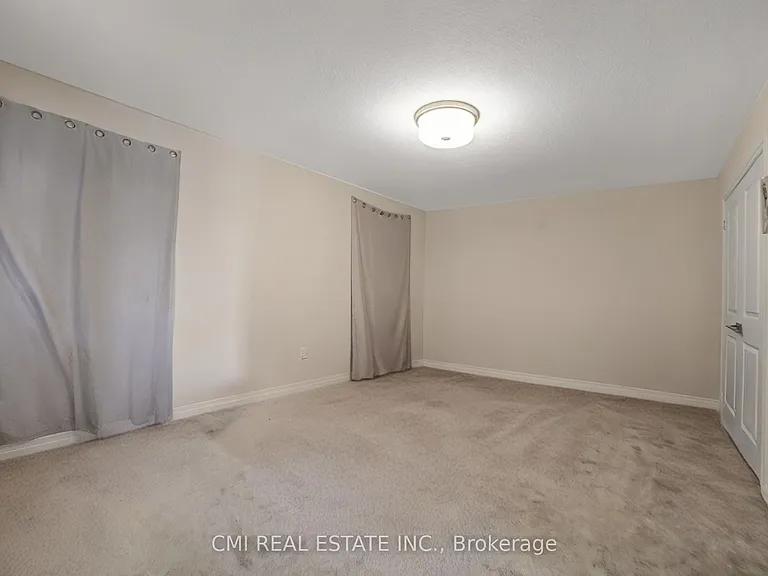 3742 Sunbank Cres — Photo 24