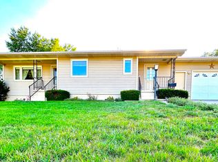 318 S 5th St, Howells, NE 68641