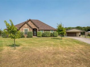 219 E Arbor Ct, Springtown, TX 76082