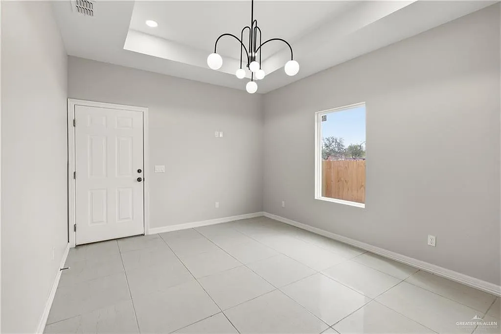 3 bed, 2.0 bath, 980 sqft, $1,450 — Photo 2