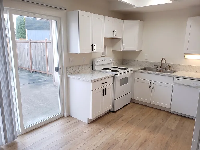 8918 10th St NE — Photo 5