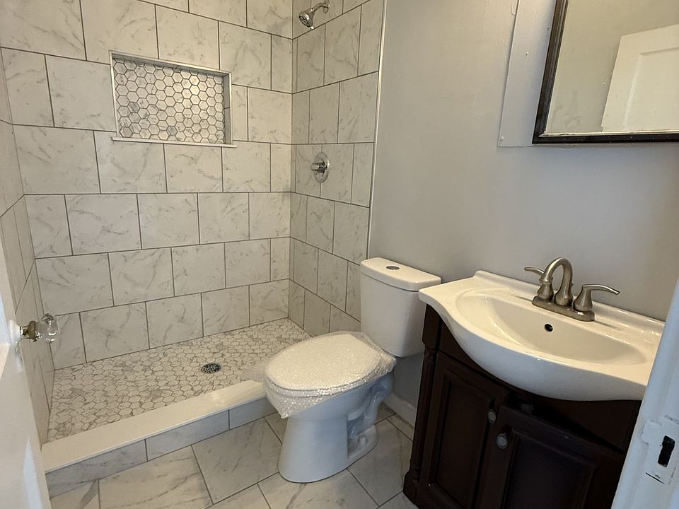 Completely renovated full bathroom with ceramic tiled shower and floor!