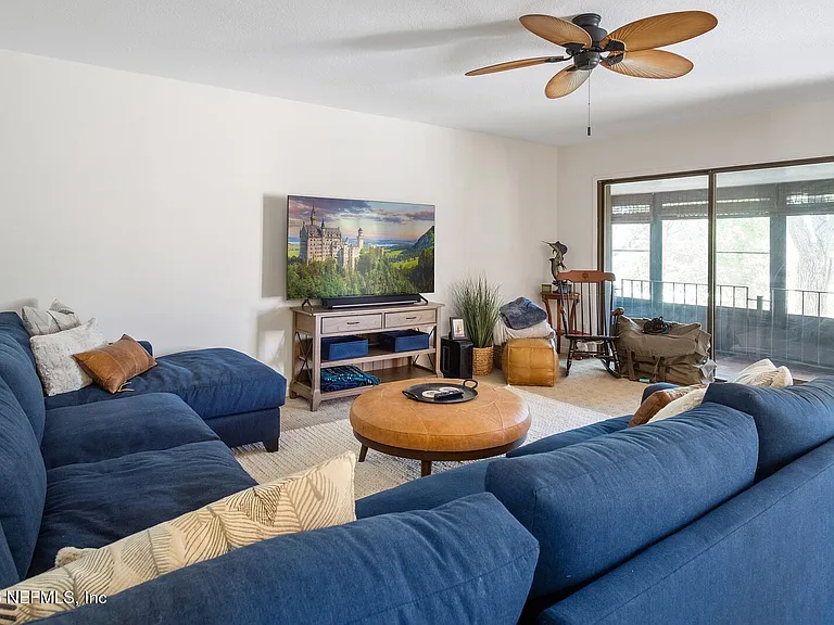 8012 Hollyridge Rd #17U — Photo 8