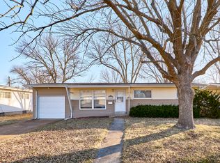 495 Versailles Dr, Florissant, MO 63031