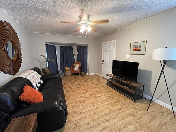 2nd image of 4003 W Grand Ave