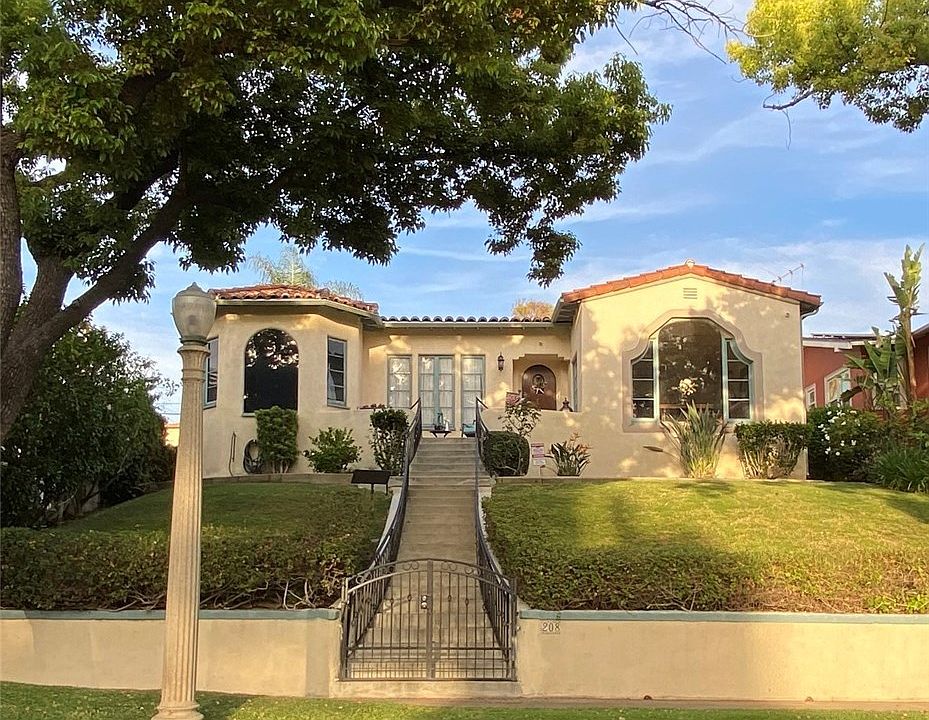 1st image of 208 Westmont Dr